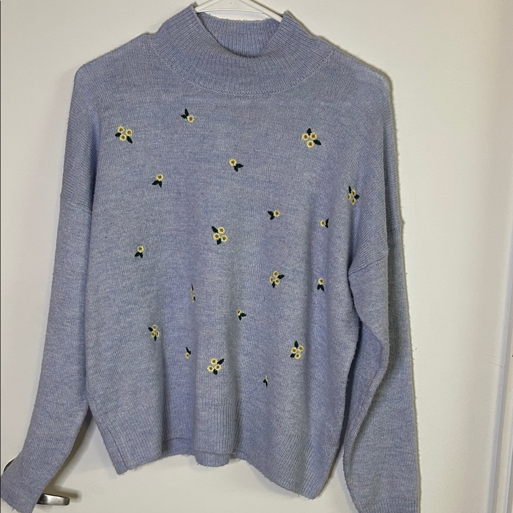 Vintage Cottagecore Women's Blue Sweater with Floral Embroidery | size M